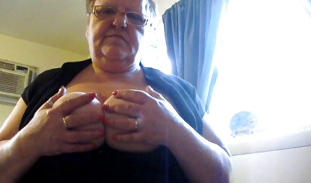 Two gorgeous porn moms suck dick with deepthroats